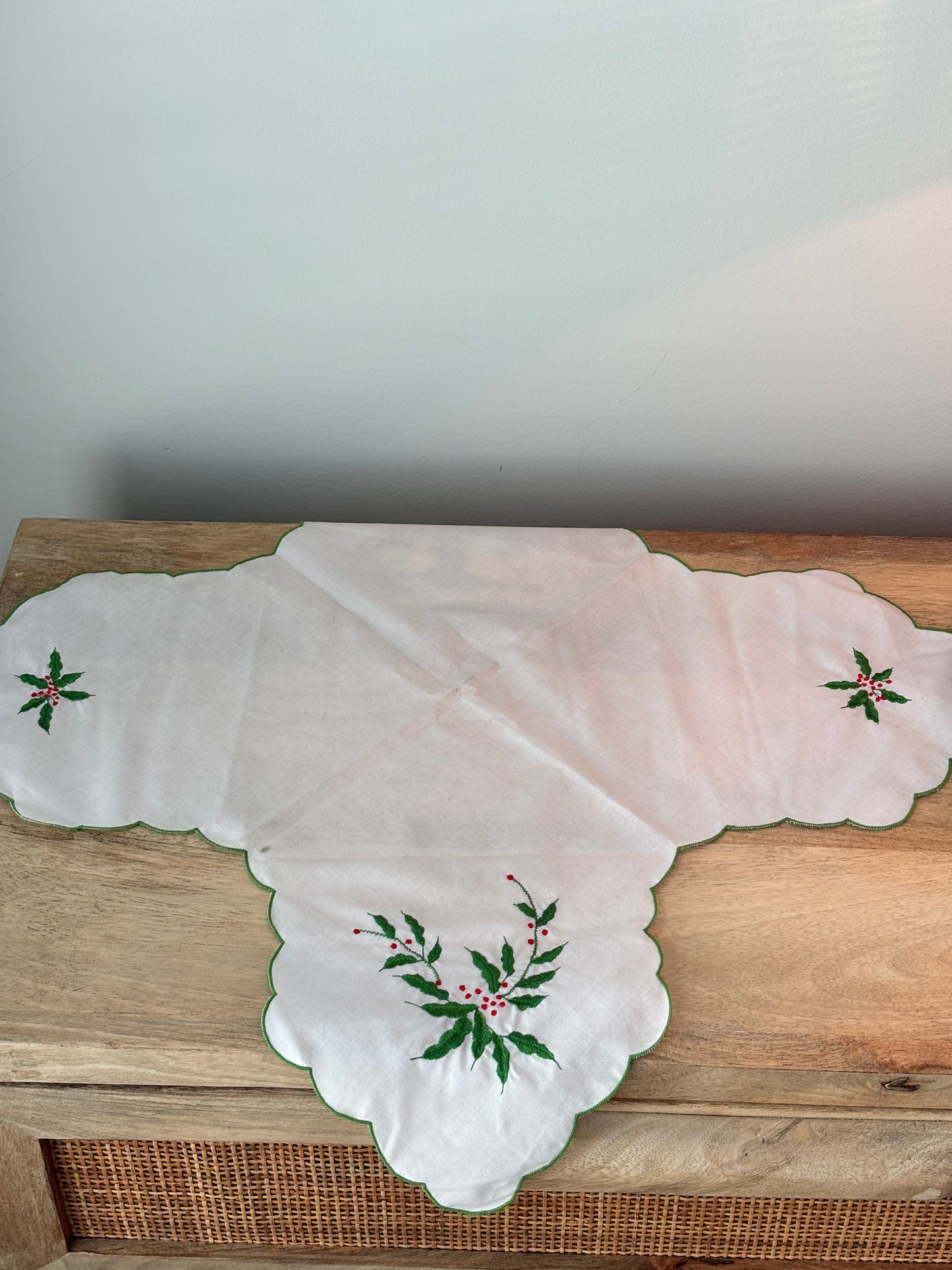 Vintage Holly Berry Embroidered Bread Basket Liner