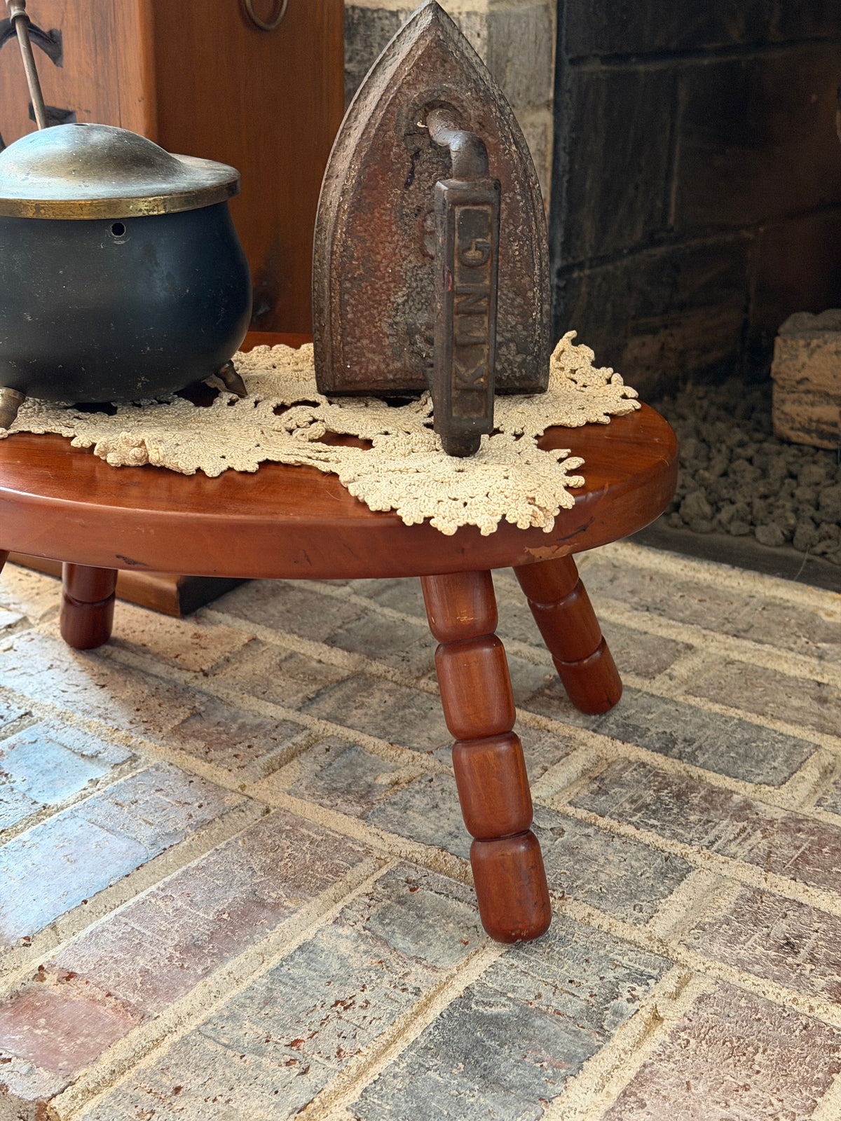 Oval Wooden Riser with Spindle Legs