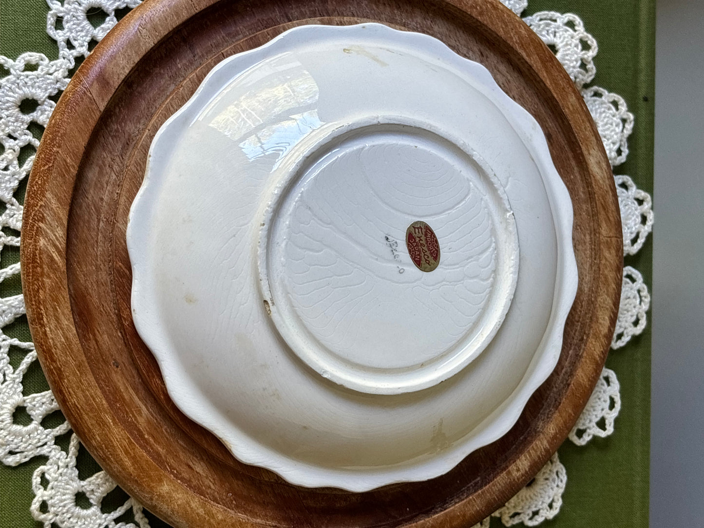 Vintage Enesco Daisy Embossed Saucer