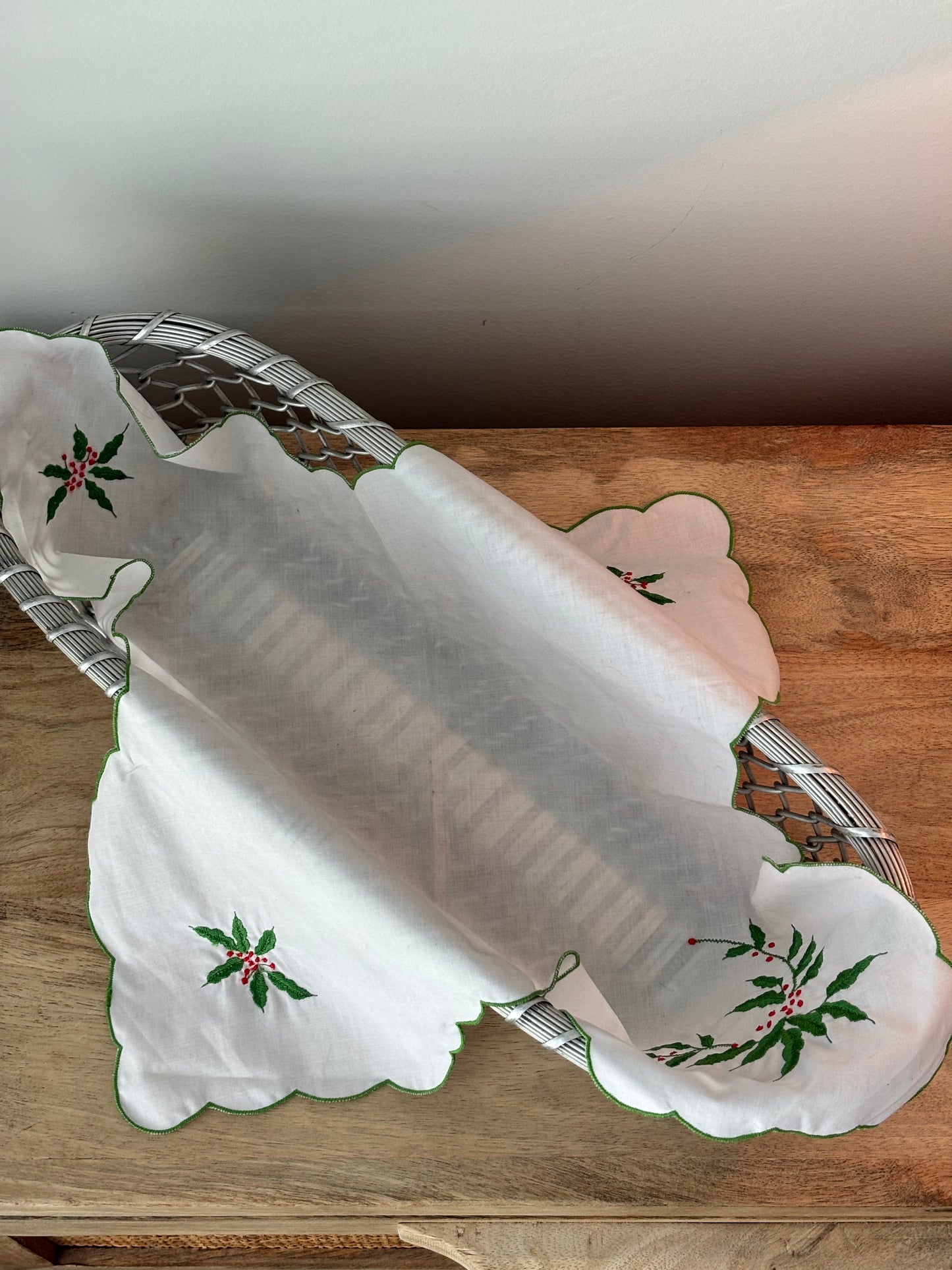 Vintage Holly Berry Embroidered Bread Basket Liner