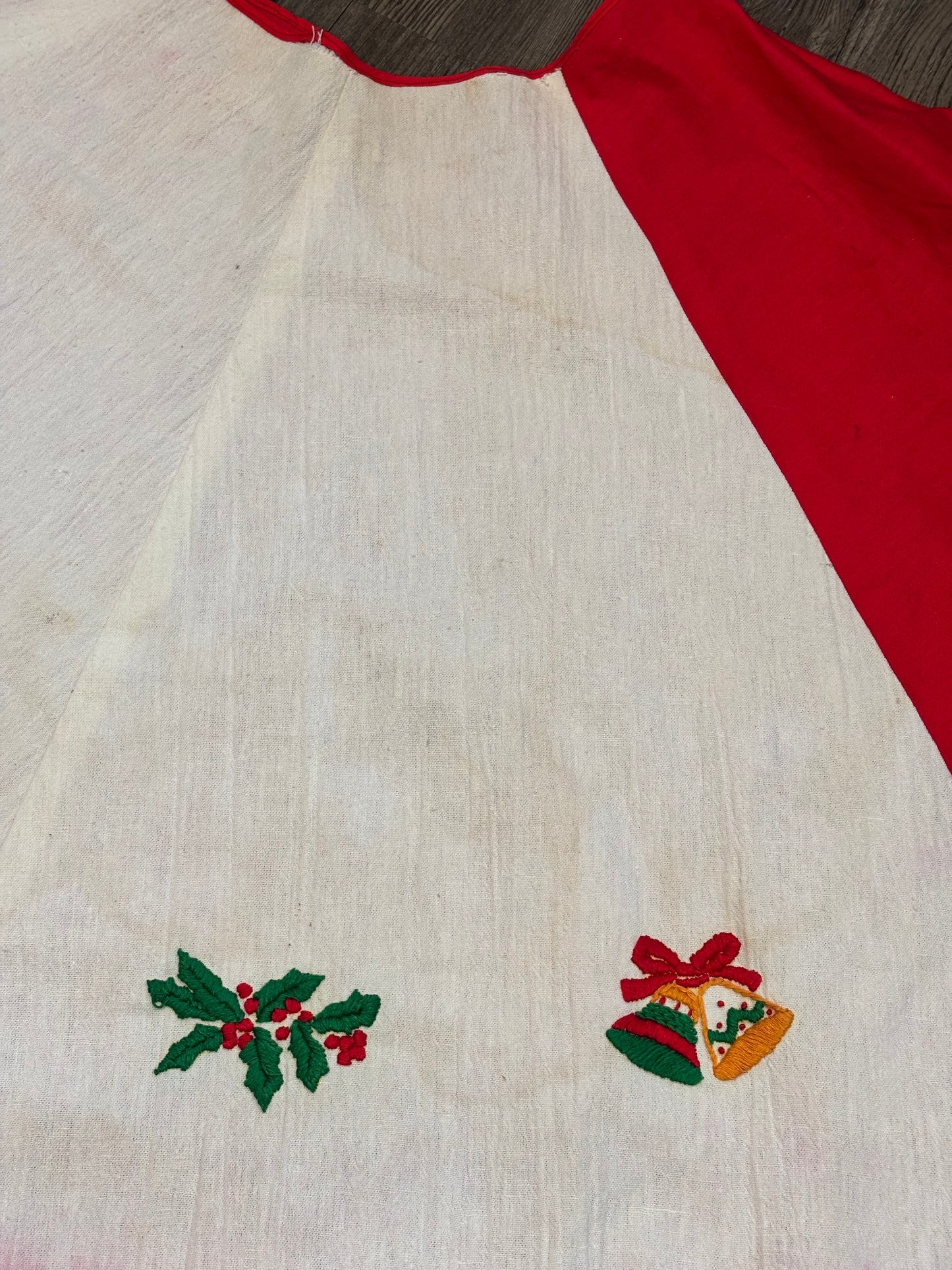 Vintage Embroidered Christmas Tree Skirt
