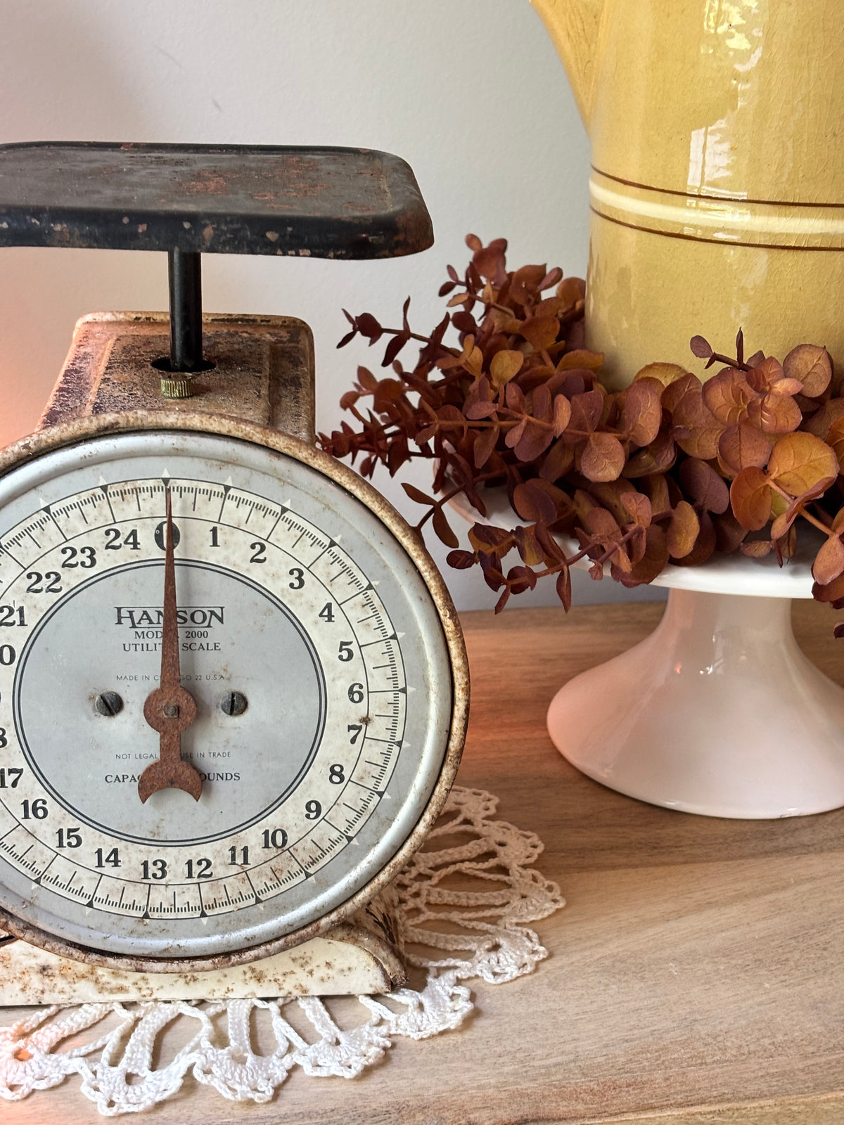Primitive Chippy Kitchen Scale