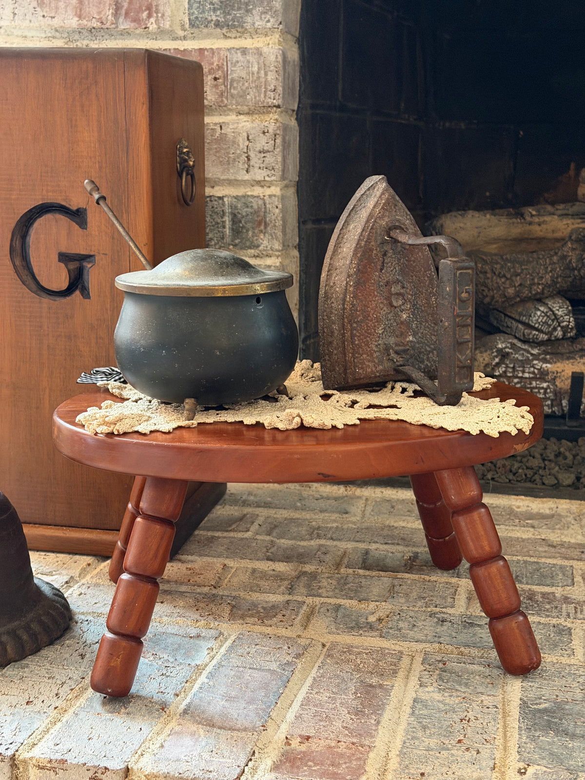 Oval Wooden Riser with Spindle Legs