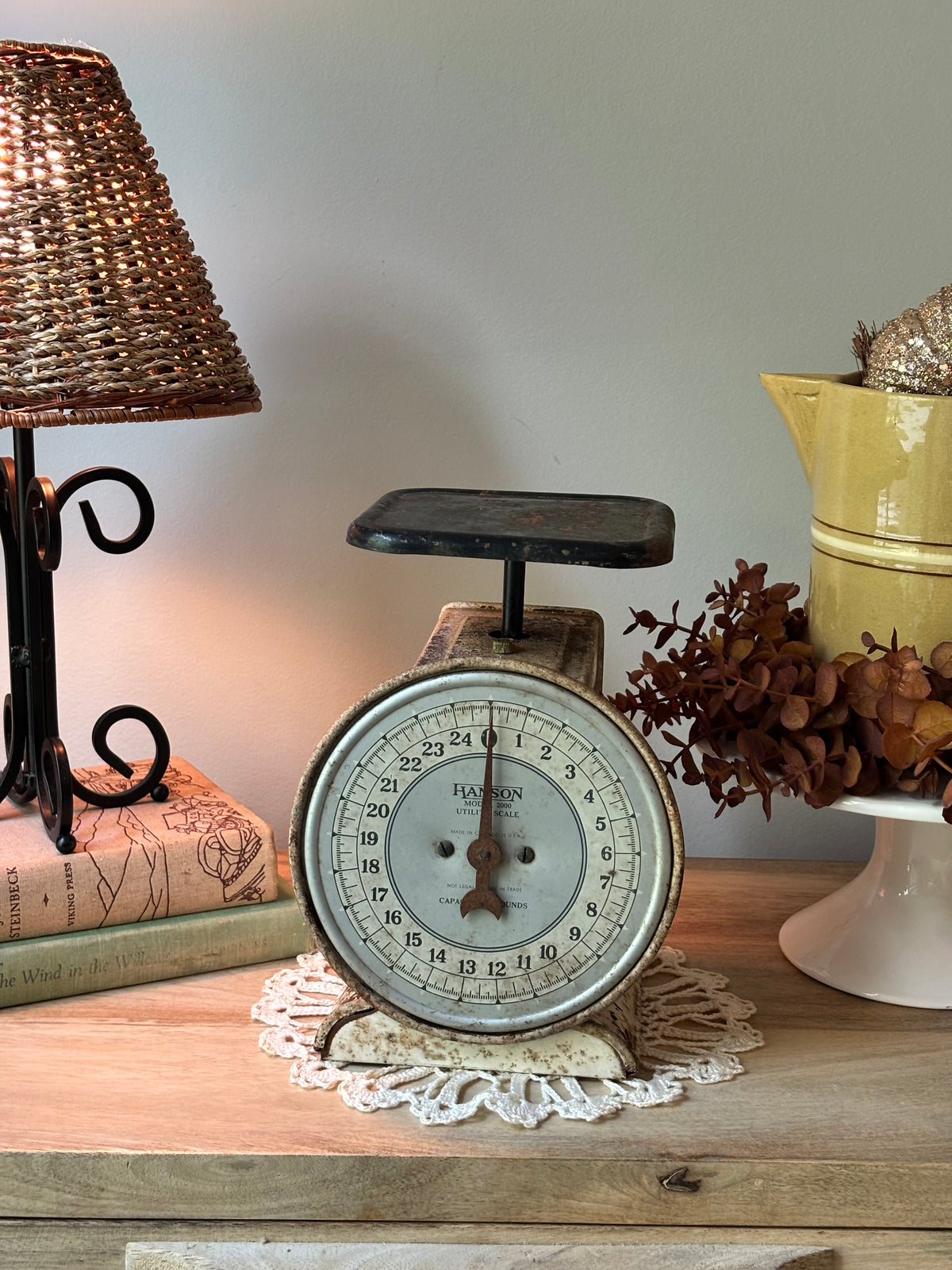 Primitive Chippy Kitchen Scale