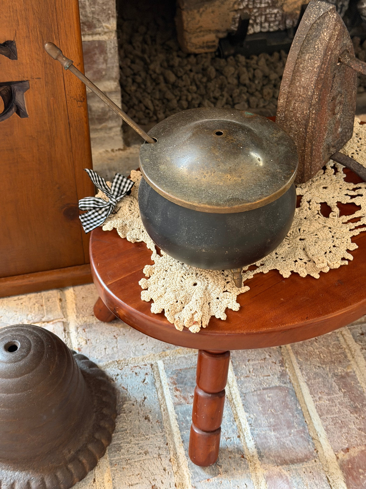 Oval Wooden Riser with Spindle Legs