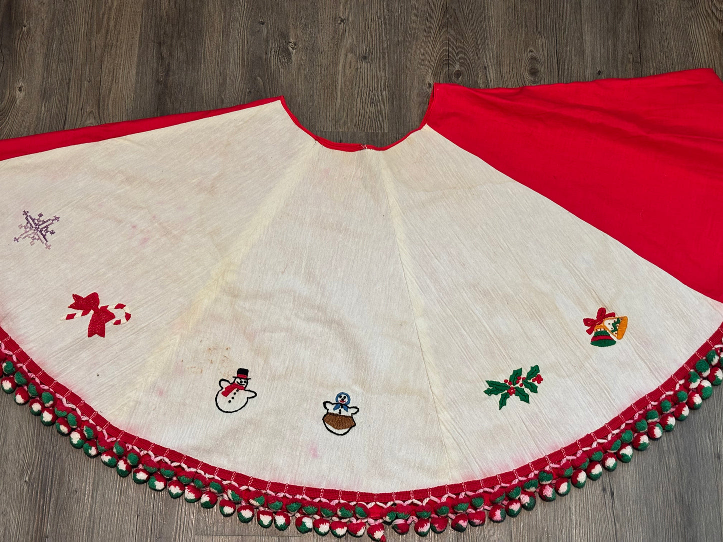 Vintage Embroidered Christmas Tree Skirt