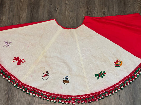 Vintage Embroidered Christmas Tree Skirt