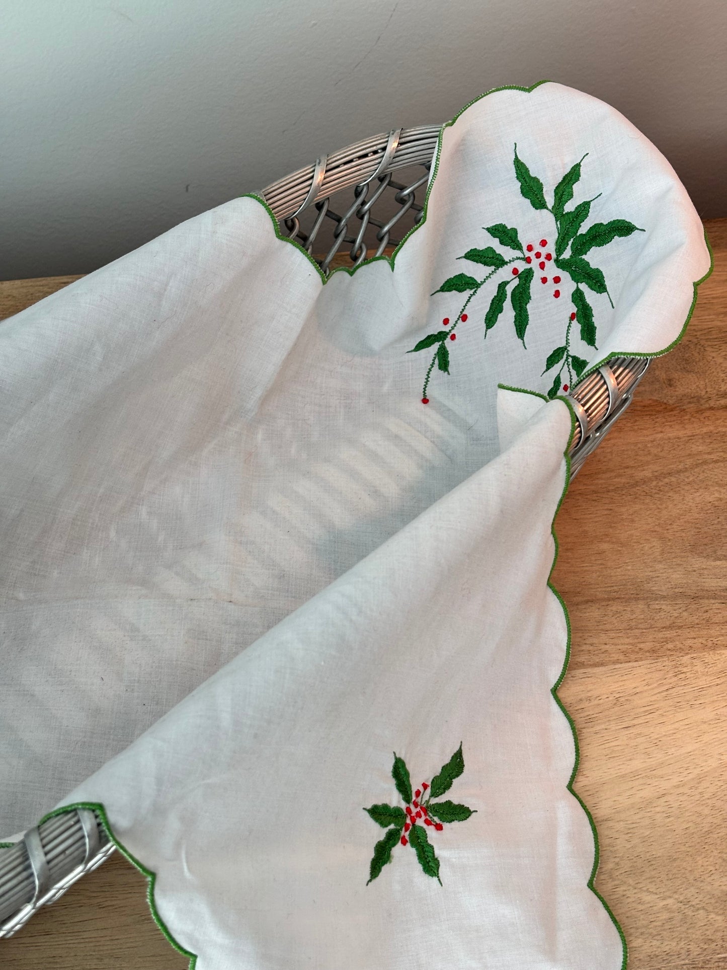 Vintage Holly Berry Embroidered Bread Basket Liner